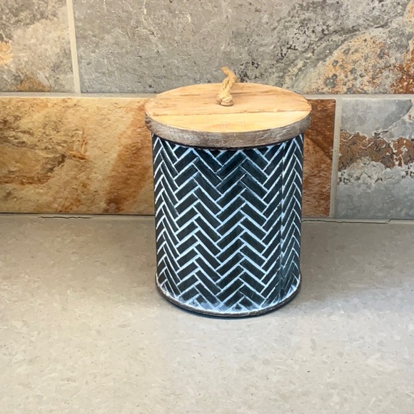 PD Home and Garden Metal Canisters with Wooden Lids - Picture 3 of 5